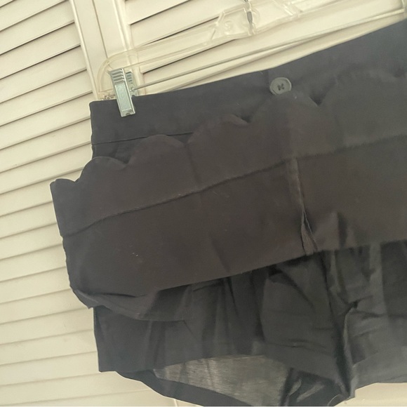 Black skort with scalloped hemline - Picture 2 of 5